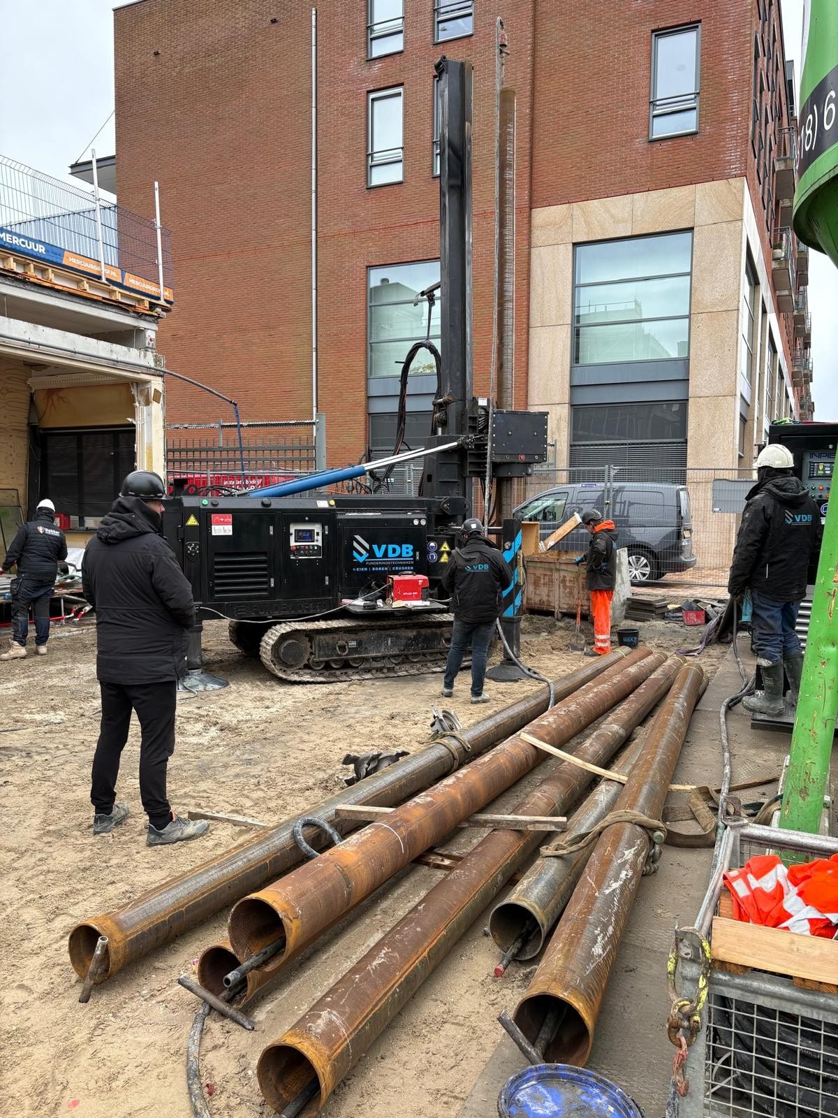 Eerste paal Parelhof